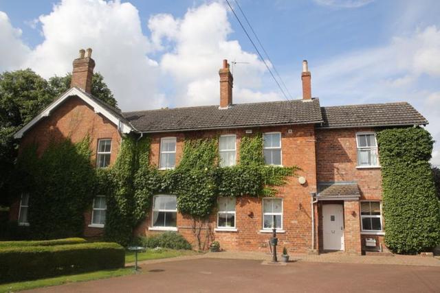 8 bedroom Detached House